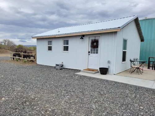 Cozy Guest House at the base of the Big Horn Mountains