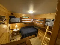 Quiet comfortable  mountain rest cabin getaway- with Fast 500 mbps wifi