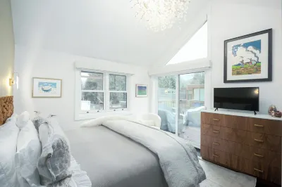 Cozy Duplex in Aspen, 4-bedroom - Close to Town!