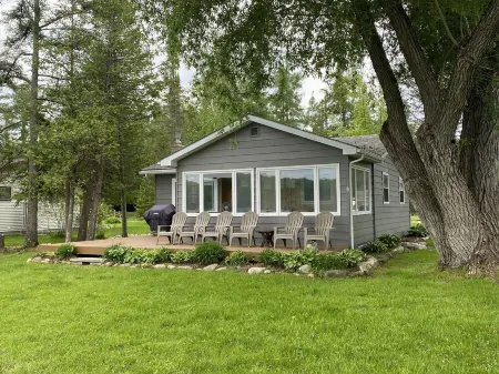 Hiawatha Creek Camp / sleeps 4-6 / ON Clam Lake/Near Torch Lake -5 min. by boat