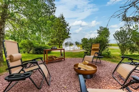 Unique Stay! Ricketts Chic Farmhouse Retreat w/ BUBBLE Tent