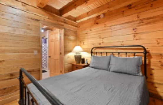 Cabin In Hocking Hills! Pet Friendly, Hot Tub, Secluded.