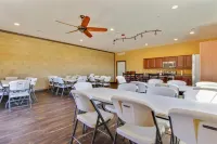 Rustic Fields-WALK IN, Lake views, Sleeps 9, Pools, next to Silver Dollar City