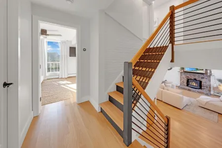 Scenic 4BR/3BA Waterfront Getaway with private dock, kayaks & Stunning Views