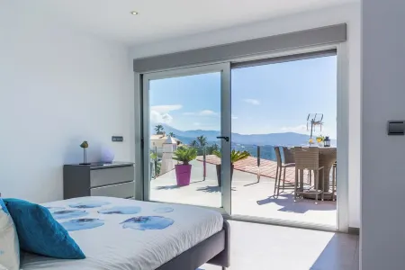 Amazing modern villa with heated pool and breath taking view Отели рядом с достопримечательностью «Playa Salobreña»