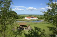 Katie's Corner - Spacious Stylish Holiday Cottage, 3 Bedrooms & 2 Ensuite & Pets