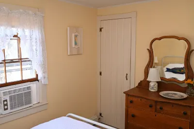 Cape Cottage with 5 beds, large deck, and less than 10 minute walk to the beach!