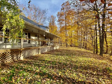 The Under Ridge Home - 4 Bedroom w/Fireplace