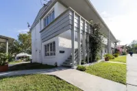 Charming Sweet Daisy overlooking stunning new pool in awesome Southside Village!