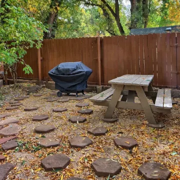 2024 Remodeled Creekside Cabin Steps to Downtown Manitou Springs Lic#9244
