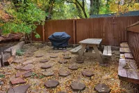 Charming Creekside Cabin Walk to Downtown Manitou – Ideal Retreat!