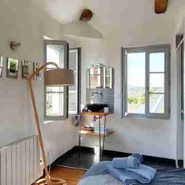 Tour Saint Nicolas, in downtown Beaune Rooms