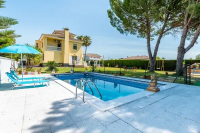 Star's House Seville. 10 minutes from Seville. Private pool Hotels near Bugalu Cafe&Copas
