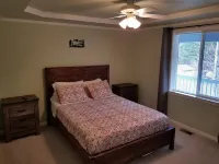 Spacious House w/Nature View, Hot Tub, Gameroom