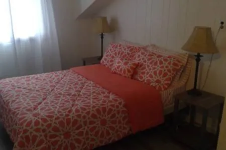 LAKE FRONT COTTAGE ON IYOPAWA ISLAND GOLF COURSE Отели в г. Branch County