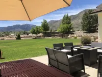 Relaxing Sierra Sunrise Family Getaway w/ EV Level 2 Charger - 4 bdrm 3 1/2 bath