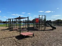 Modern waterfront luxury escape near Shepparton