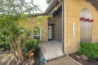 Family & Large Group - Backyard Heaven, Game room, Mini Golf, Private Pool