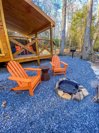 Kenya Safari Lodge w/ hot tub- Four Fillies Lodge