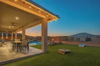 Luxury 3-bedroom Retreat with Gorgeous Heated Pool - Spring Training, Golf & PIR