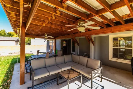 Northern New Mexico Home Perfectly Located!