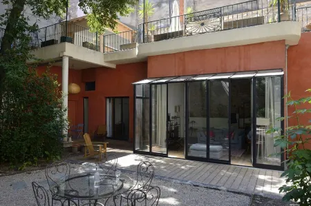 Unique!! unusual! Charming apartment with large garden 10 m from the Royal Canal