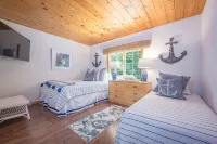 Beautiful Lakehouse with private dock on Apple Canyon Lake!