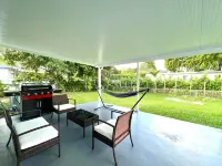 Modern Comforts in a Prime Location.Escape to a  Cozy and Peaceful Retreat. Hotel a North Miami