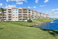 Walk to Beach & Restaurants/Pool, Hot Tub, Balcony.