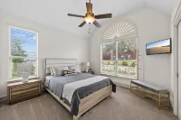 Upscale Comfort in Dripping Springs - The Goodnight House - Spacious 4/3 - Views - Luxury