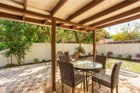 House 3B2B Hotels near Walgreens