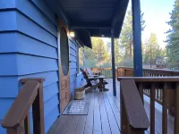 Family Friendly/Couples Retreat/Cozy Chalet/Fenced Patio/Ski Slope View/Fire Pit