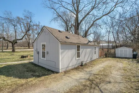 The Mulberry House: Cozy Home In Downtown Olathe