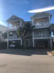 Charming 4-bedroom house in Wrightsville Beach; steps to beach; family friendly