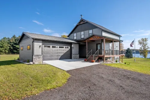 Newer Cottage on all sports lake, pontoon boat available