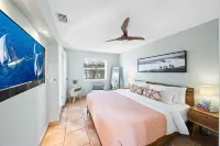 Oasis House: Heated Pool & Spa 300ft Walk to Beach - 4つ星