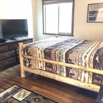 Classic Otter Cabin: Near Village & SHARC