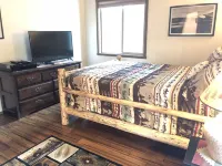 Classic Otter Cabin: Near Village & SHARC