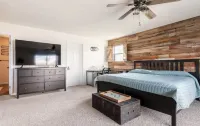 Explore natures retreat with amazing views of Lake Tulloch and close to Yosemite