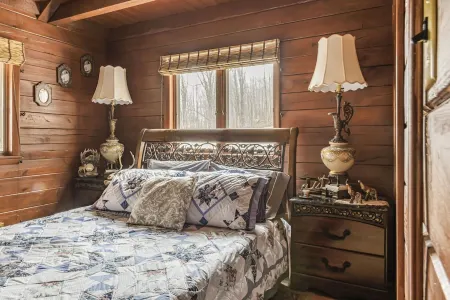 Log Cabin in Catskill NYS Отели в г. Fallsburg