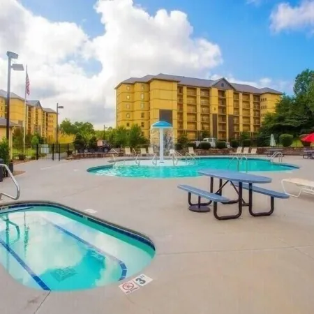 Mountain View 2 bedroom with a pool !!!