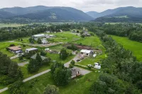 Cozy Hyalite Cabin! Minutes from MSU, Downtwon Bozeman & Hyalite Canyon!