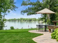Lake Home, hot tub, sauna, boat rental, private chef