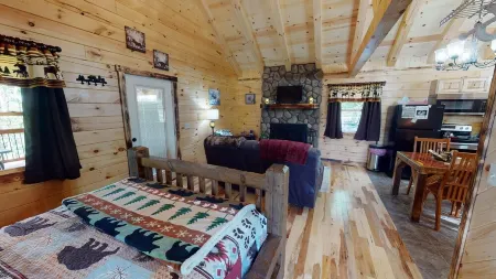 Secluded cabin for 2 in the Hocking Hills