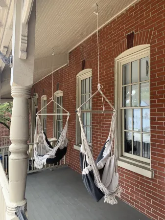 Private townhouse near downtown and state park Отели в г. Уилмингтон