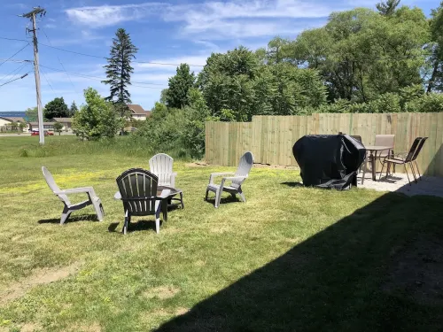 Fully Renovated Peek-A-Boo Bayview Duplex-10 minuets from Downtown Traverse City