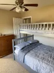 Lakefront Cabin in quiet cove. No steps to private boat slip. Pet friendly.