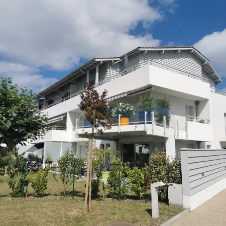Studio in luxury residence with garden 10 minutes from Biarritz and beaches