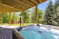 Cedar Cove -Private Lake Front + Hot Tub -5 min to Branson Strip -Dogs ok w/fee! Hotel a Sunset Cove Township