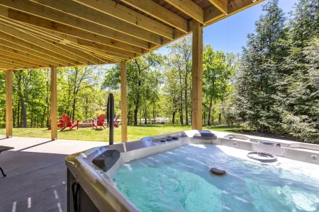 Cedar Cove -Private Lake Front + Hot Tub -5 min to Branson Strip -Dogs ok w/fee!